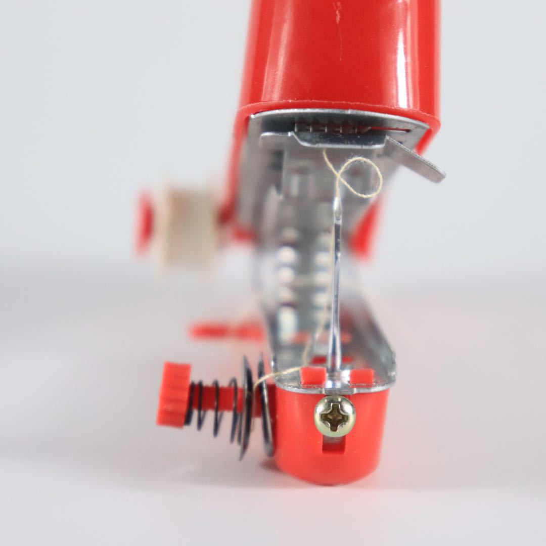Small Hand-held Portable Manual Sewing Machine