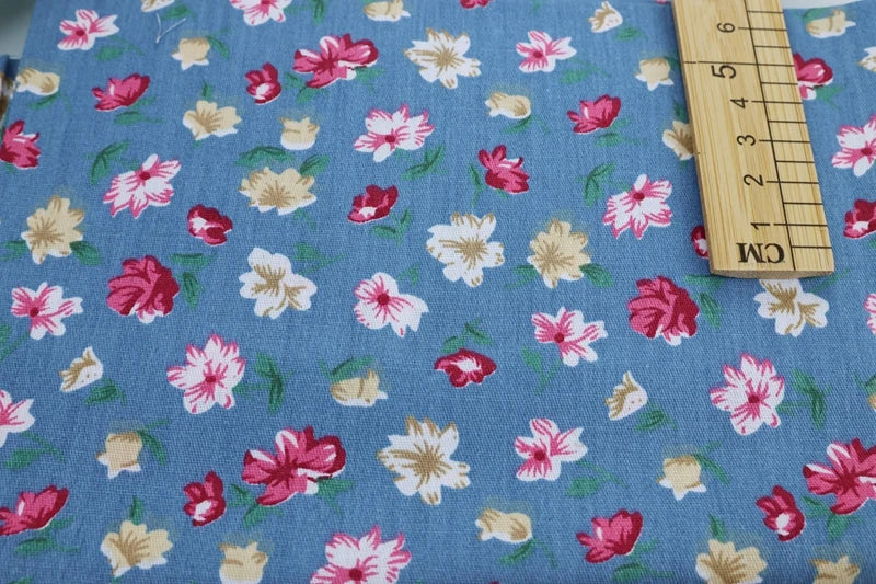 Delicate 50cmx50cm Fat Quarter Flower Dot cotton Bundle