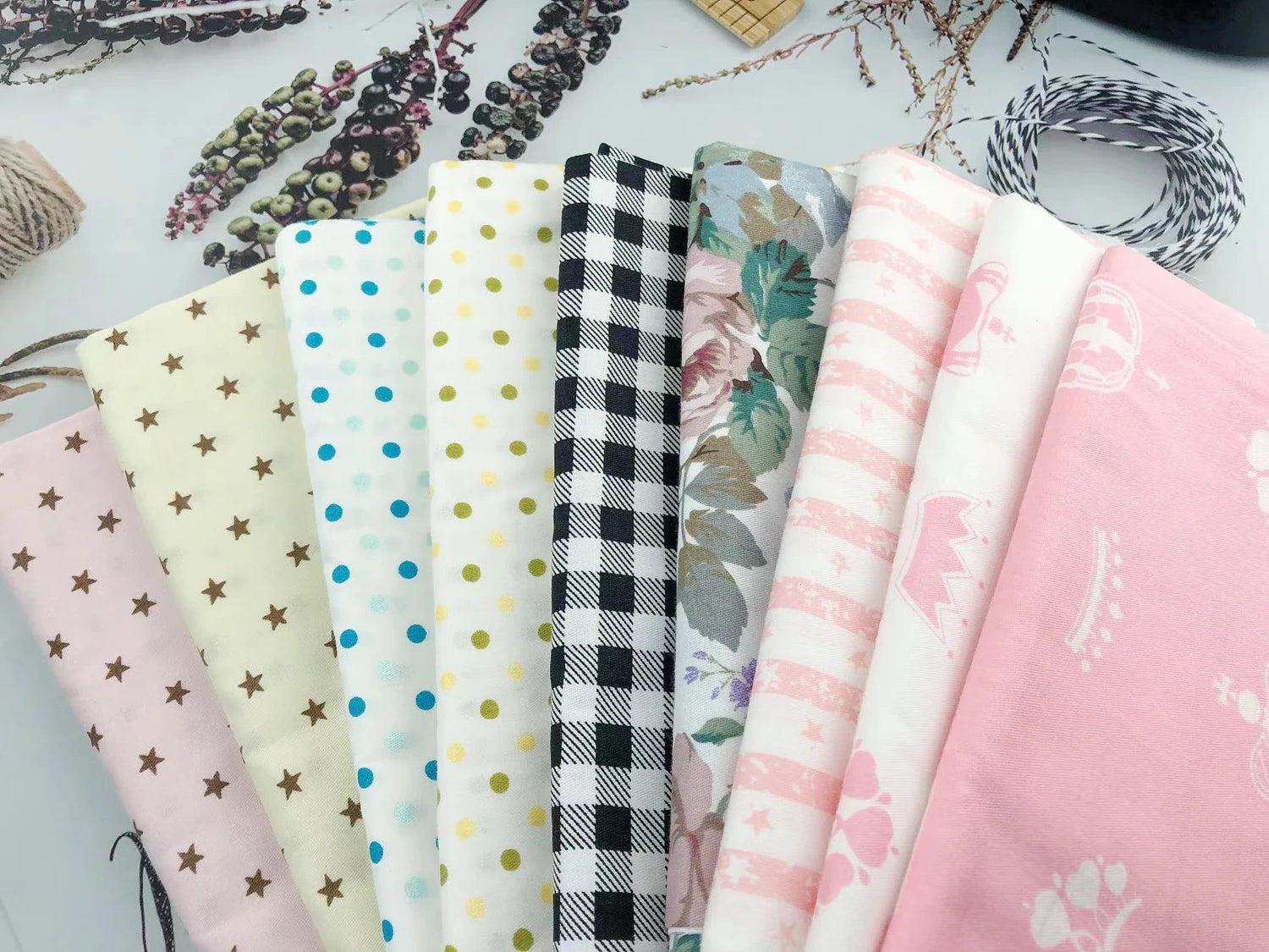 Delicate 50cmx50cm Fat Quarter Flower Dot cotton Bundle