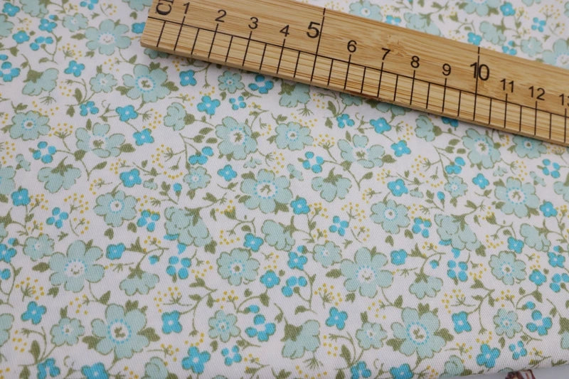 Delicate 50cmx50cm Fat Quarter Flower Dot cotton Bundle